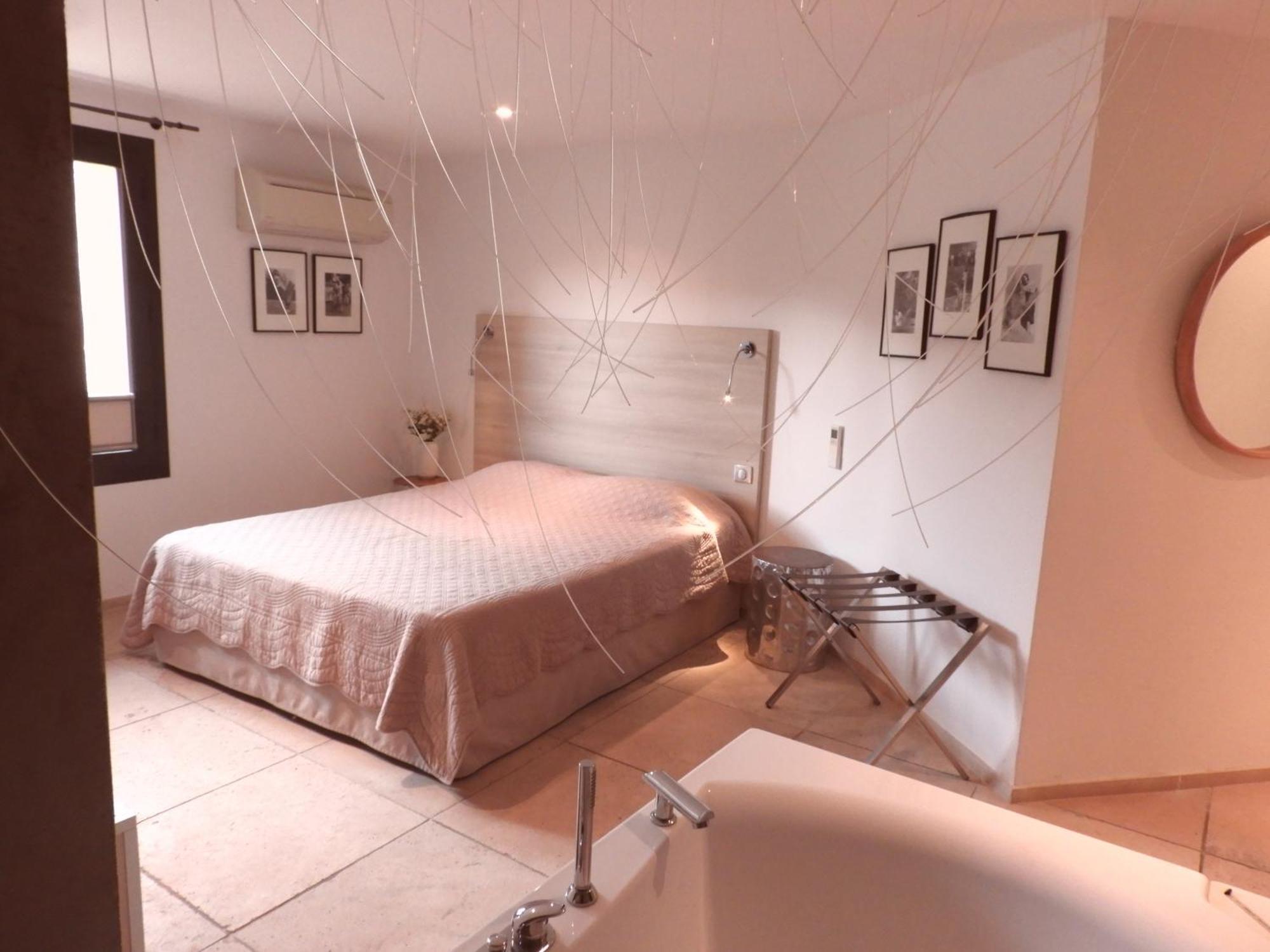 Chambres Du Vieux Bistrot Cabrières-dʼAvignon Exteriér fotografie