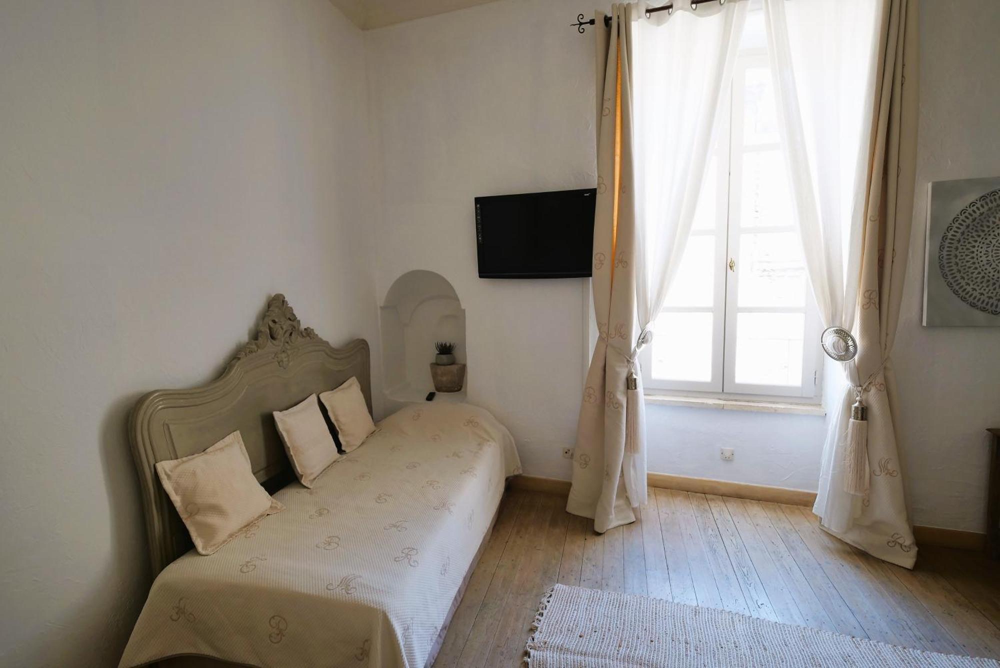 Chambres Du Vieux Bistrot Cabrières-dʼAvignon Exteriér fotografie