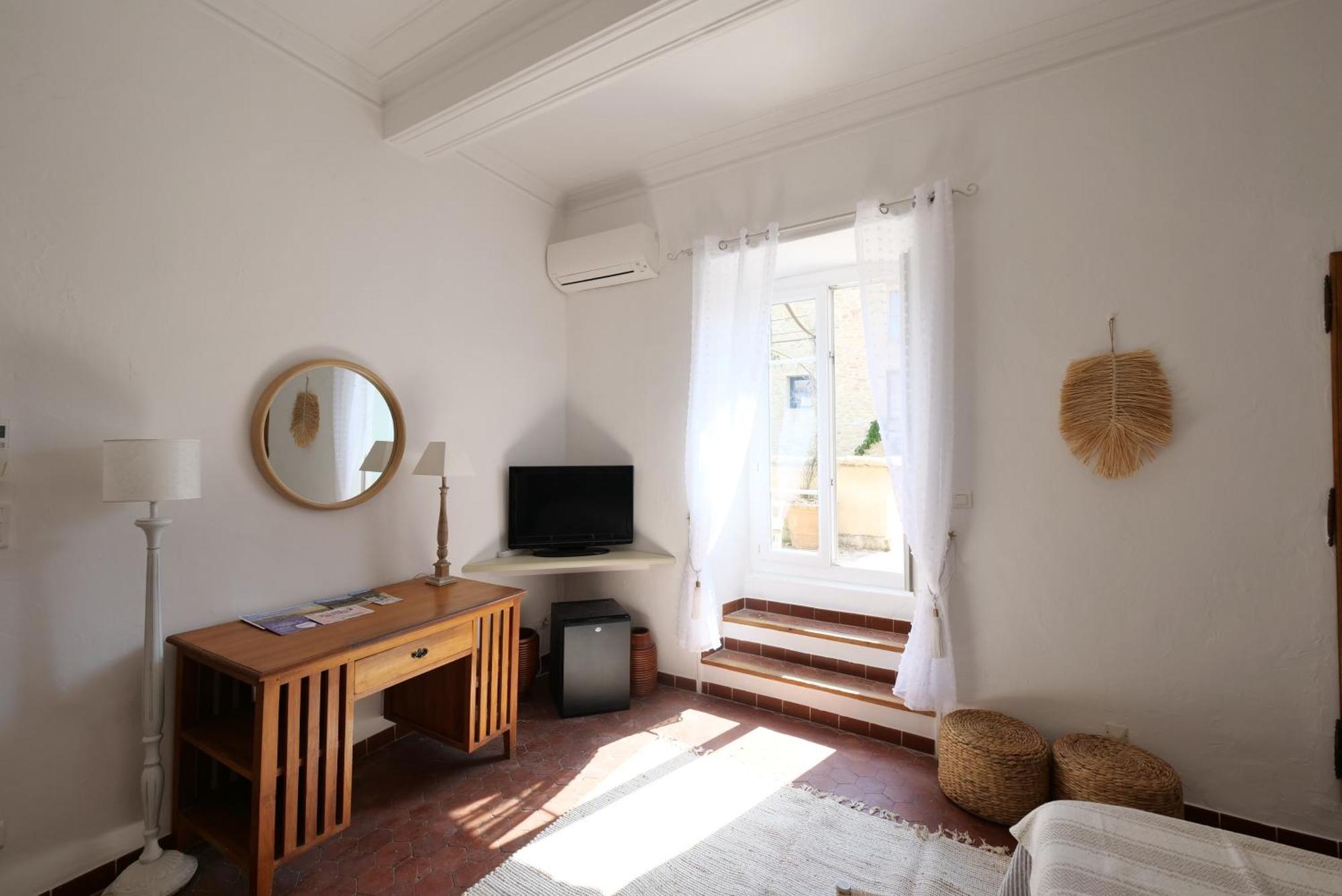 Chambres Du Vieux Bistrot Cabrières-dʼAvignon Exteriér fotografie
