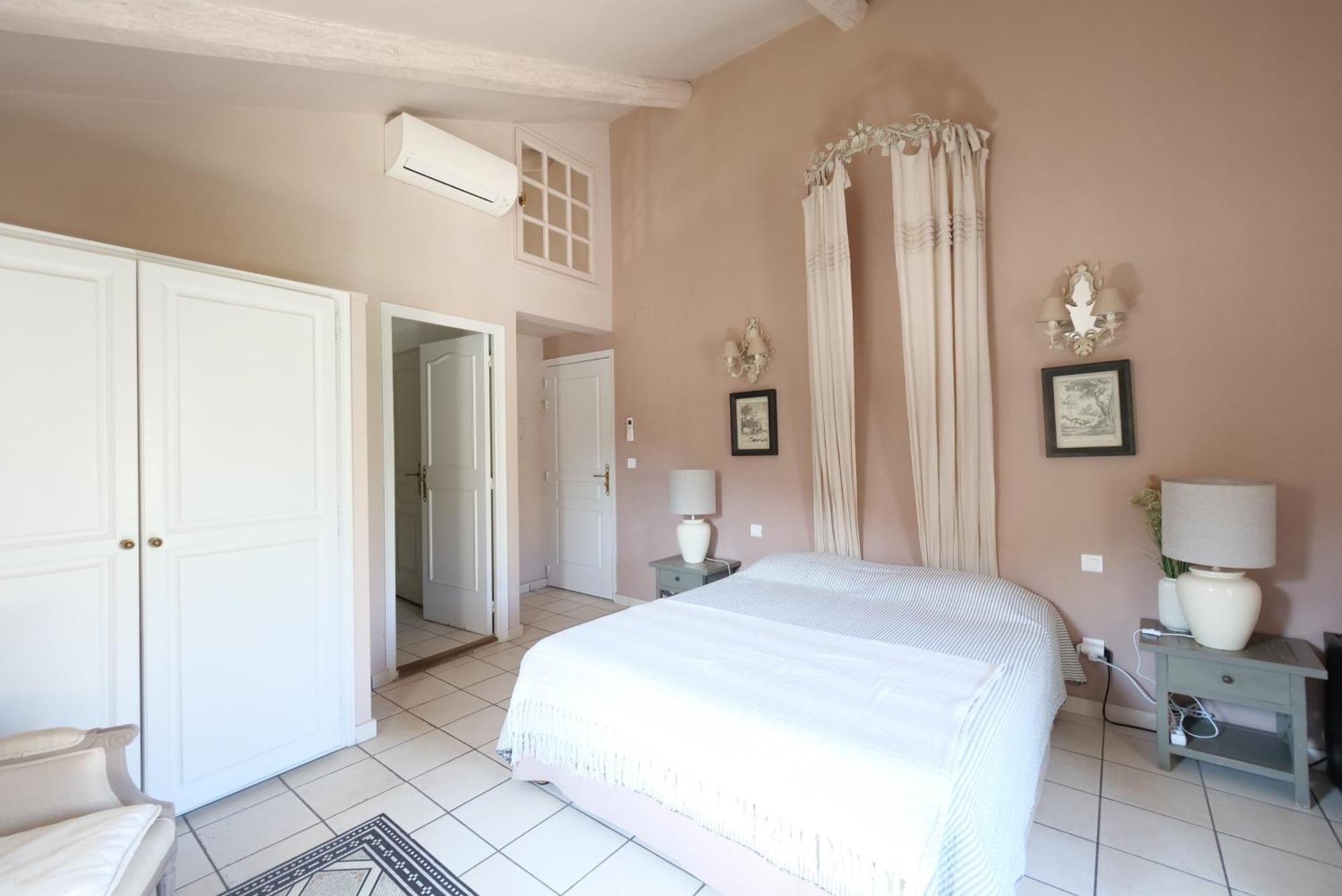 Chambres Du Vieux Bistrot Cabrières-dʼAvignon Exteriér fotografie