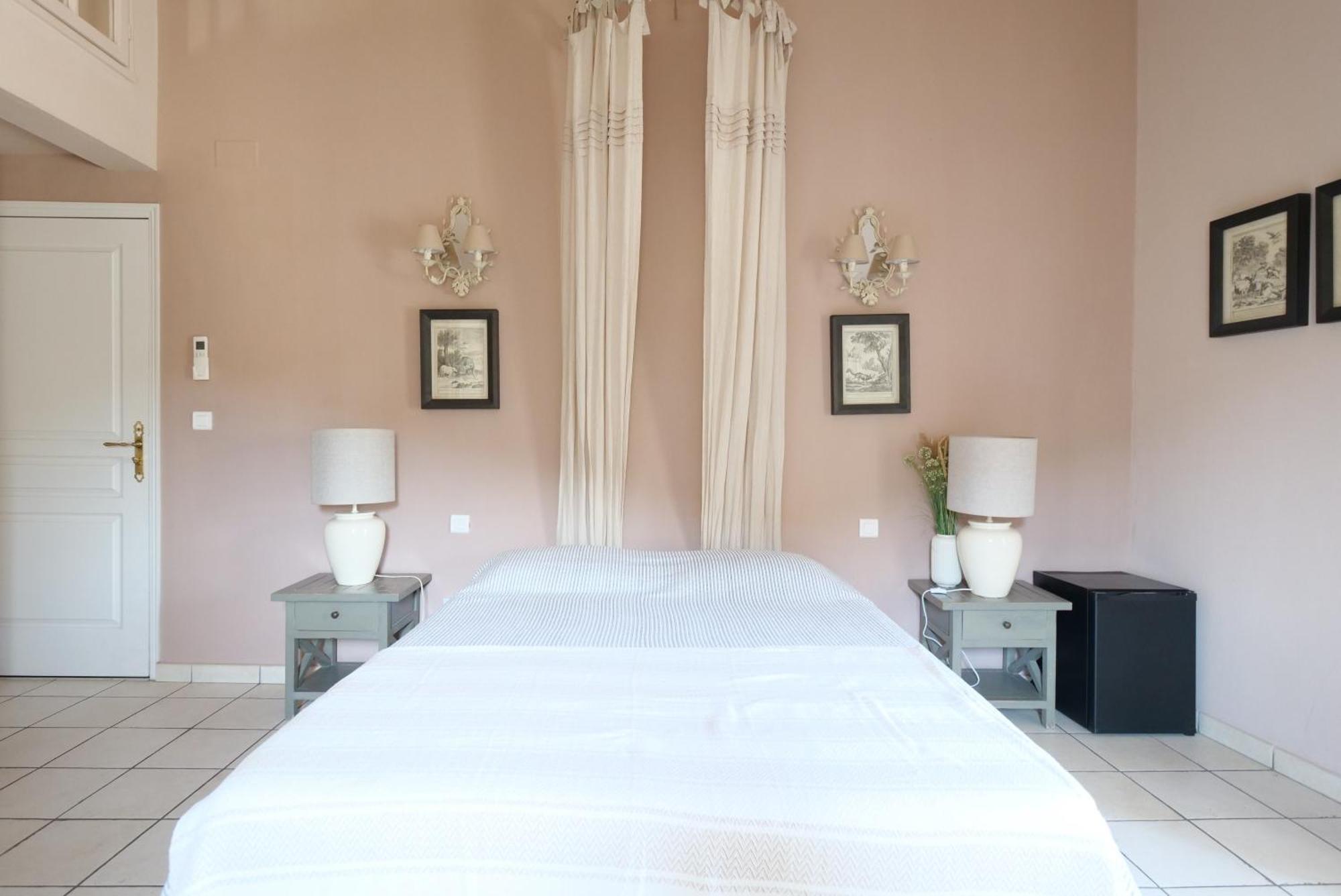 Chambres Du Vieux Bistrot Cabrières-dʼAvignon Exteriér fotografie
