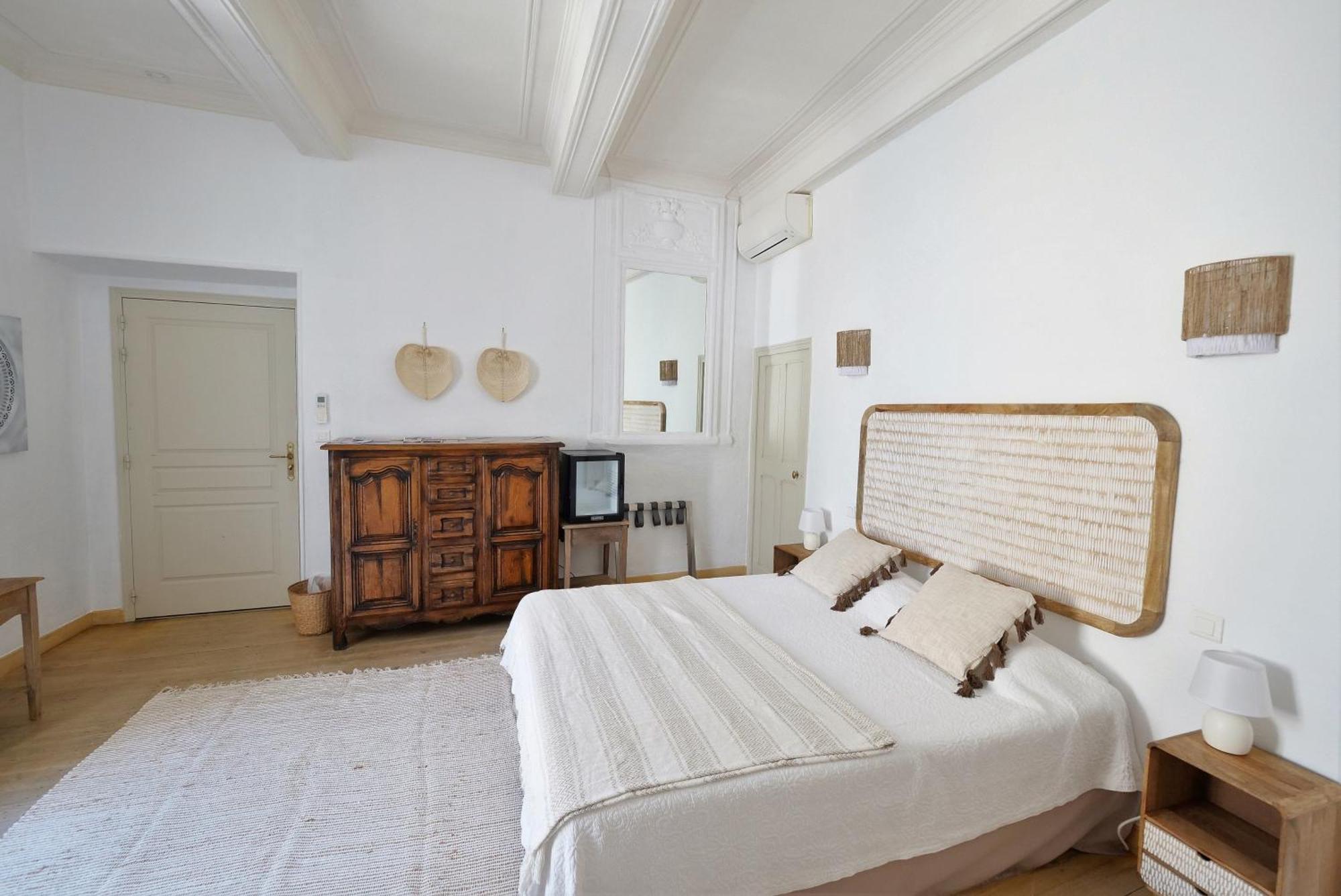 Chambres Du Vieux Bistrot Cabrières-dʼAvignon Exteriér fotografie