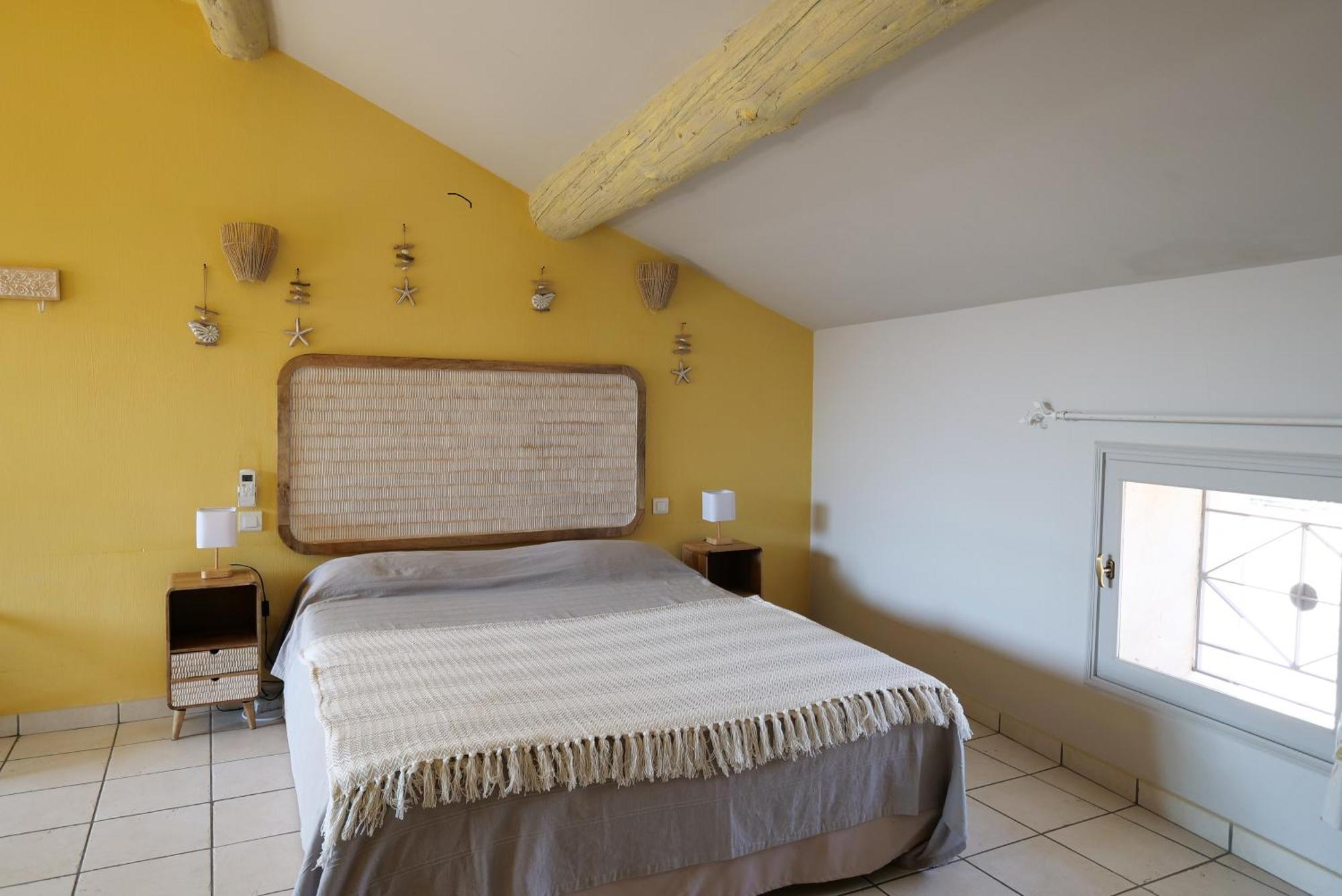 Chambres Du Vieux Bistrot Cabrières-dʼAvignon Exteriér fotografie