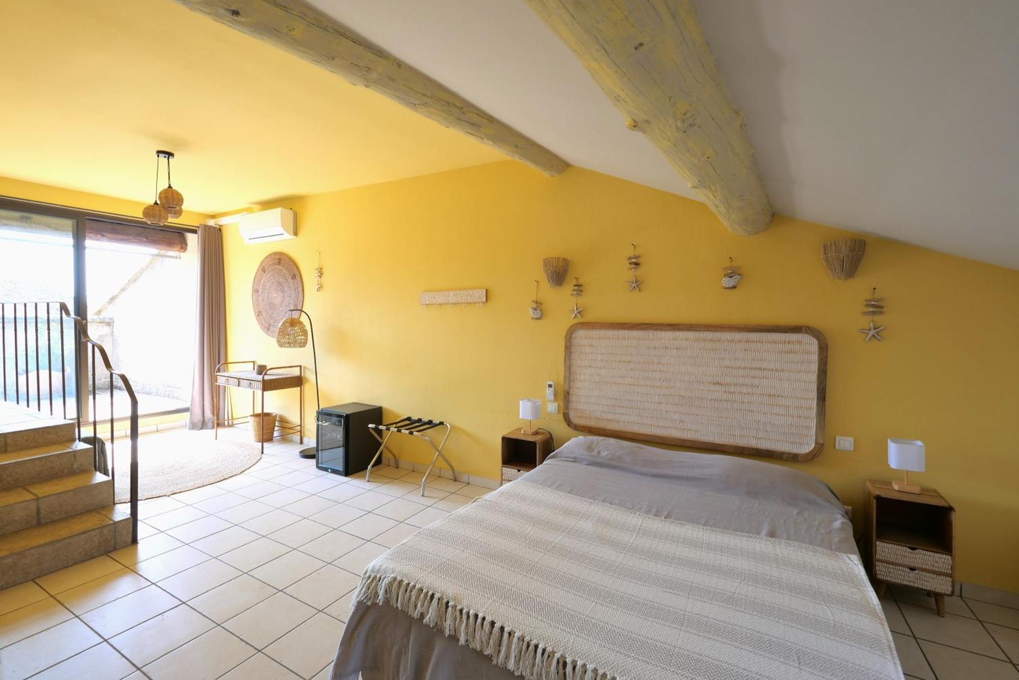 Chambres Du Vieux Bistrot Cabrières-dʼAvignon Exteriér fotografie